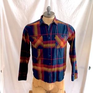 🌶 3/$30 Levi’s Plaid Button Down, M